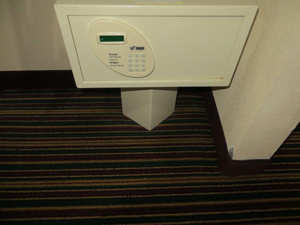 Quality Inn & Suites Atlanta Stone Mountain Εξωτερικό φωτογραφία
