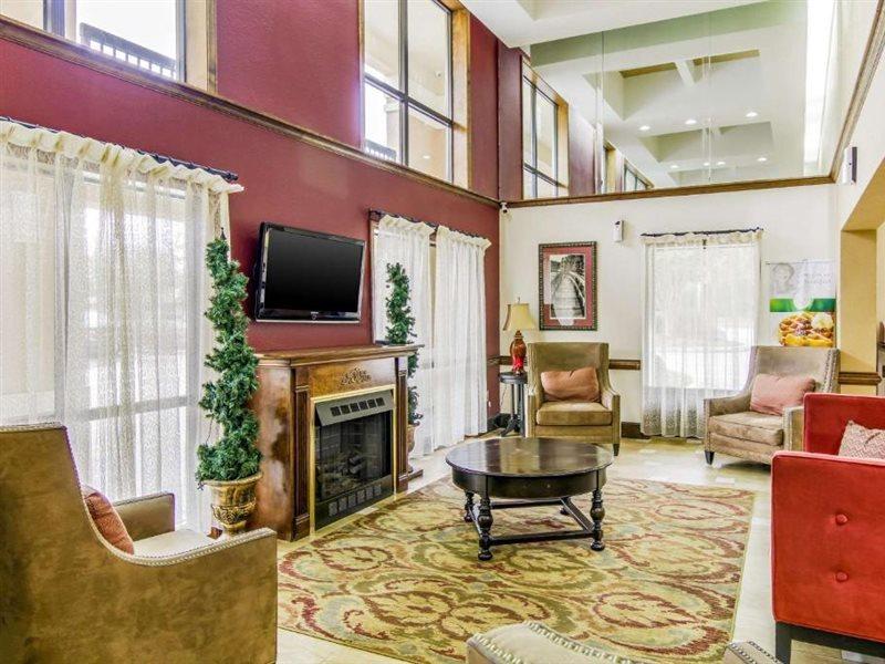 Quality Inn & Suites Atlanta Stone Mountain Εξωτερικό φωτογραφία