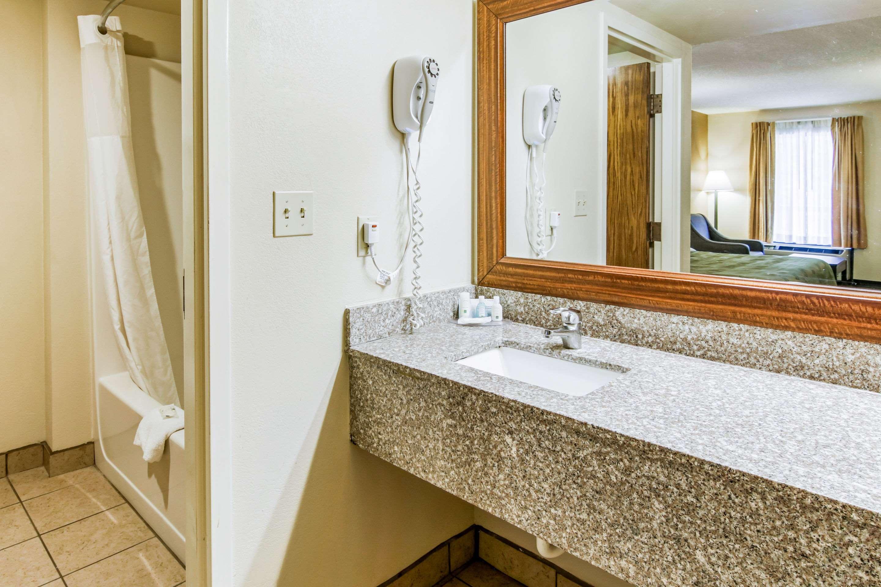 Quality Inn & Suites Atlanta Stone Mountain Εξωτερικό φωτογραφία
