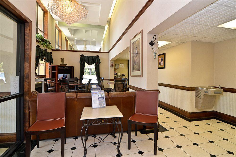 Quality Inn & Suites Atlanta Stone Mountain Εξωτερικό φωτογραφία